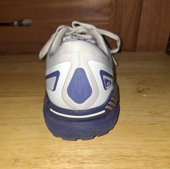 Men\'s Brooks Adrenaline GTS 23 Gray Running Shoes - . EUC main image 8